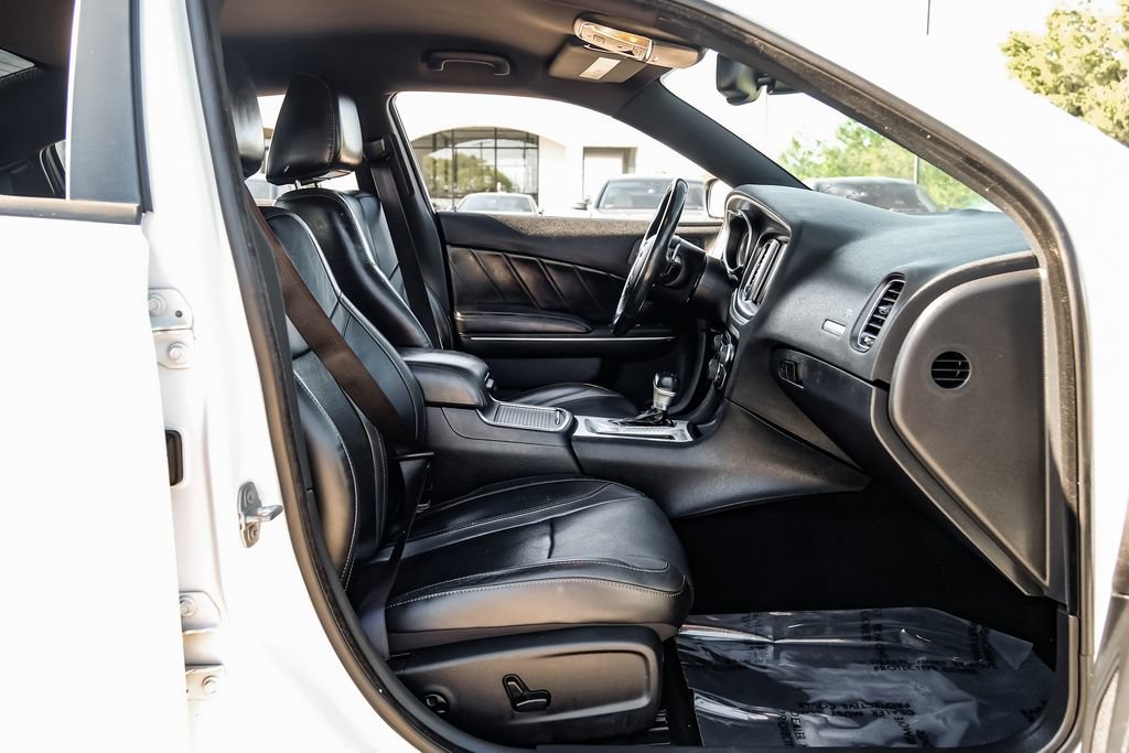 Used 2015 Dodge Charger R/T w/ Plus Group RWD image 38