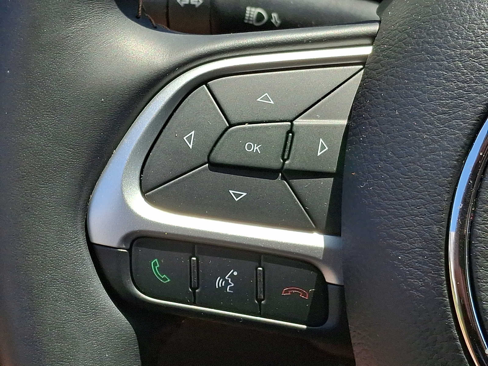 Used 2020 Jeep Compass Latitude w/ Popular Equipment Group AWD/4WD image 17