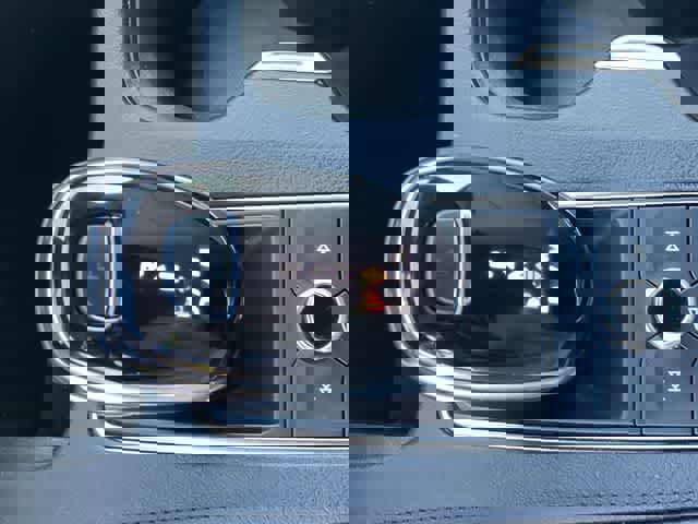 Used 2023 Cadillac XT4 Luxury w/ Cold Weather Package FWD image 16