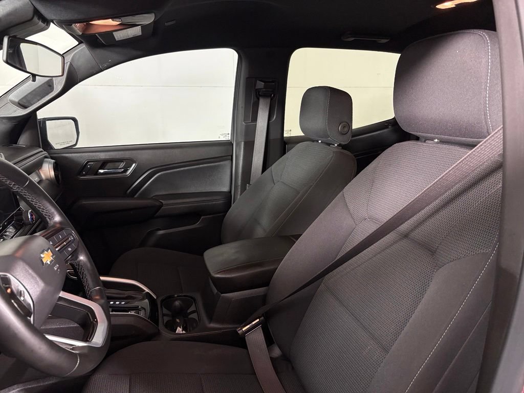 Used 2024 Chevrolet Colorado LT AWD/4WD image 16