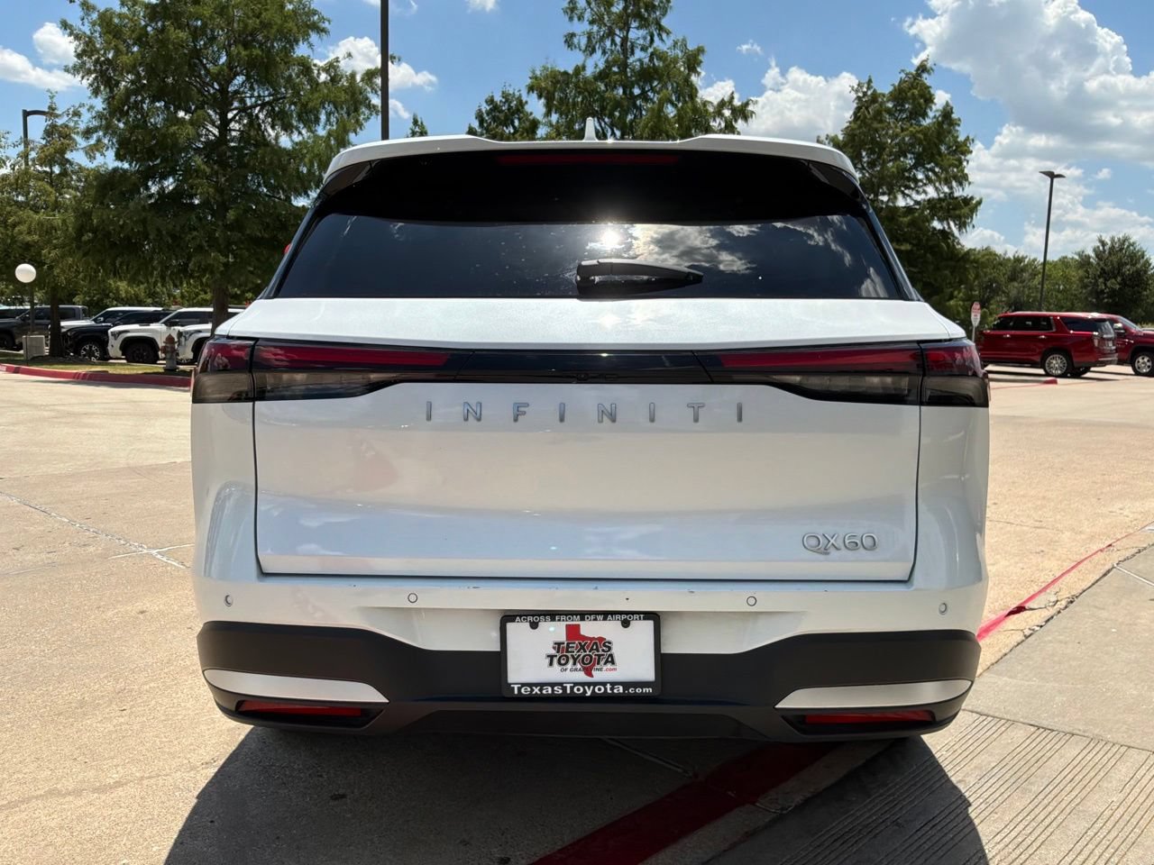 Used 2026 INFINITI QX60 Luxe FWD image 7