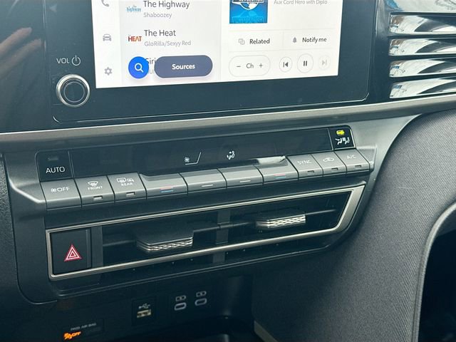 Used 2025 Toyota Camry LE image 15