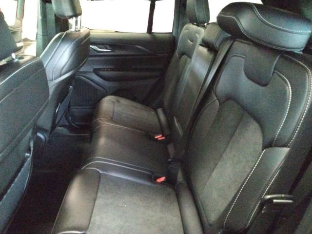 New 2025 Jeep Grand Cherokee Altitude image 23