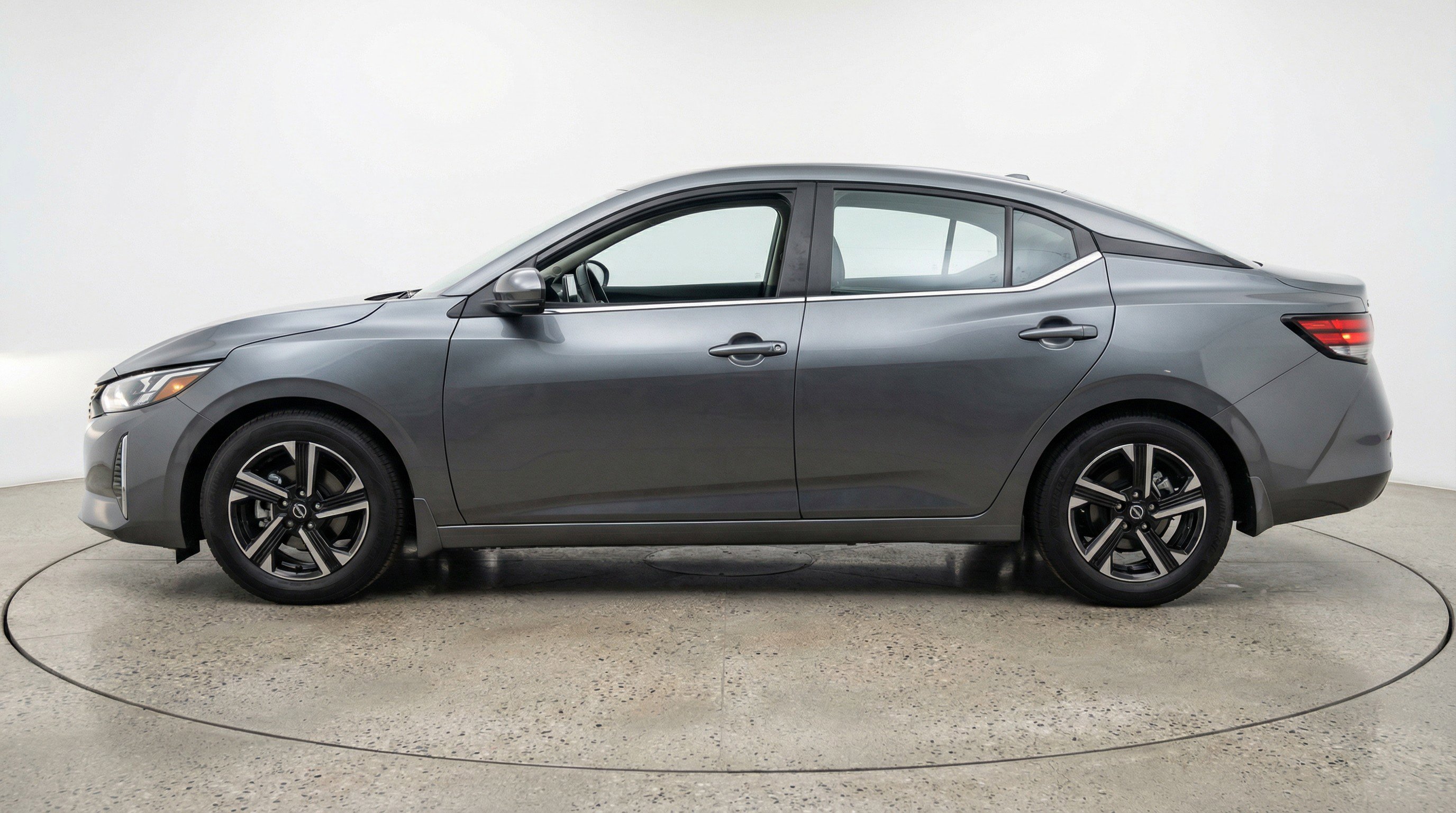 Used 2025 Nissan Sentra SV image 5