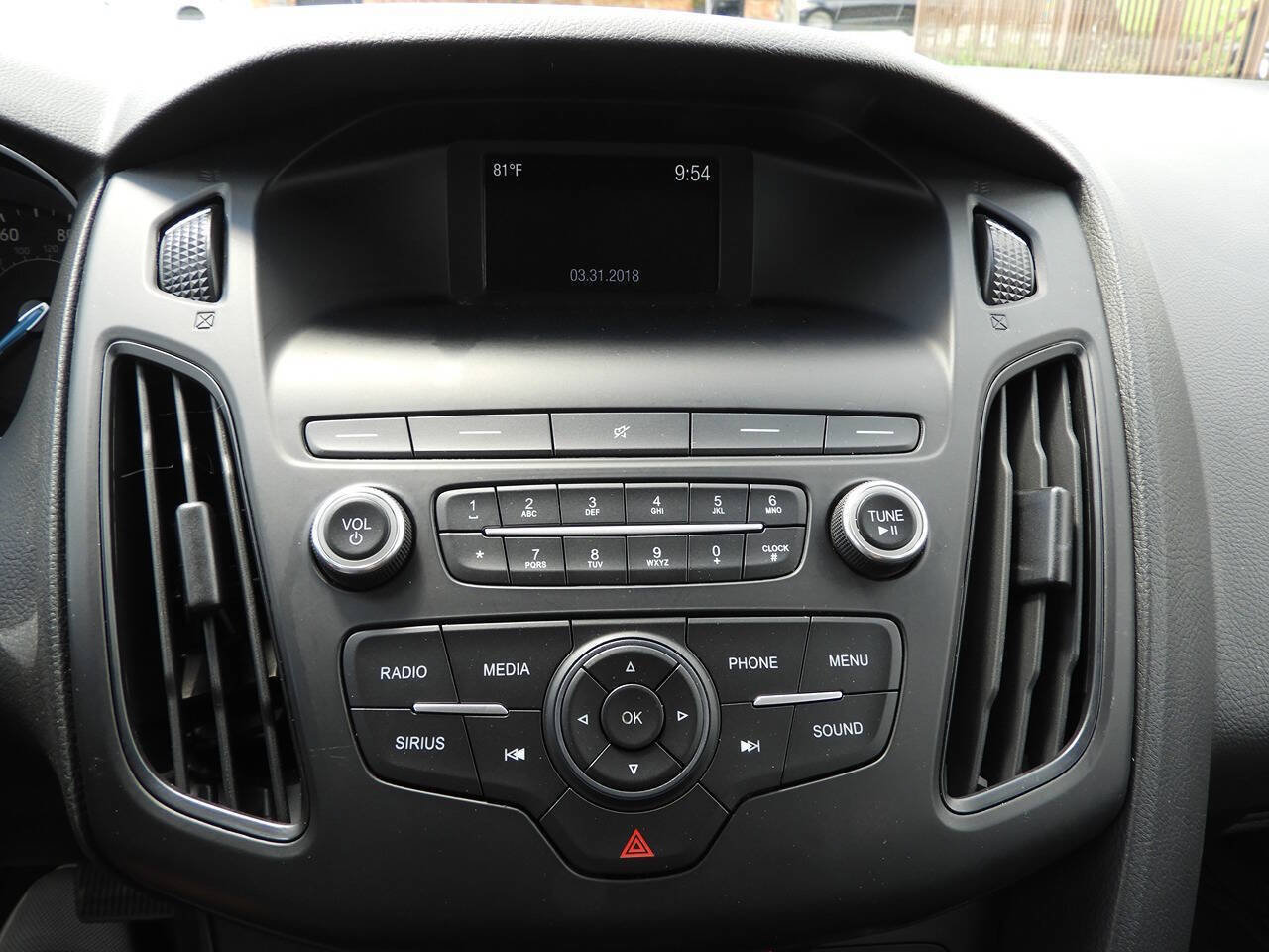 Used 2018 Ford Focus SE FWD image 36