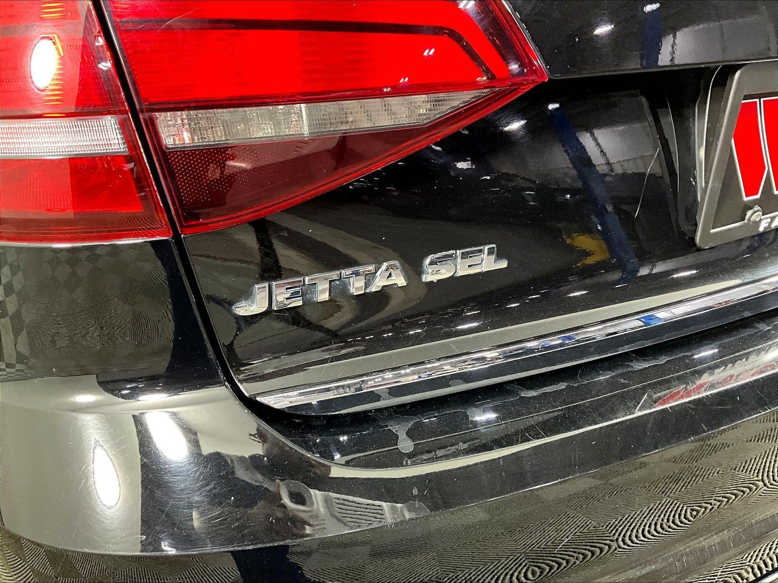 Used 2017 Volkswagen Jetta SEL FWD image 24