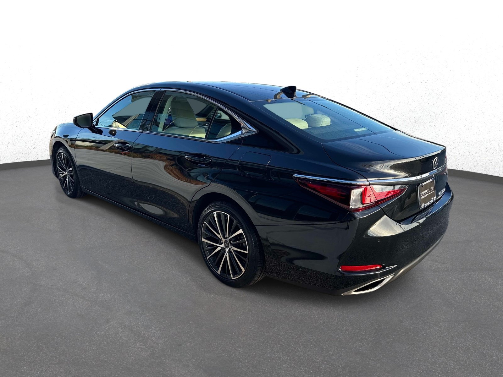 Used 2024 Lexus ES 350 w/ Premium Package FWD image 5