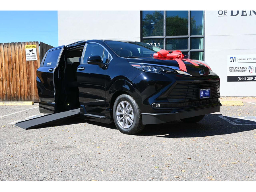 New 2025 Toyota Sienna XLE w/ XLE Plus Package AWD/4WD image 2