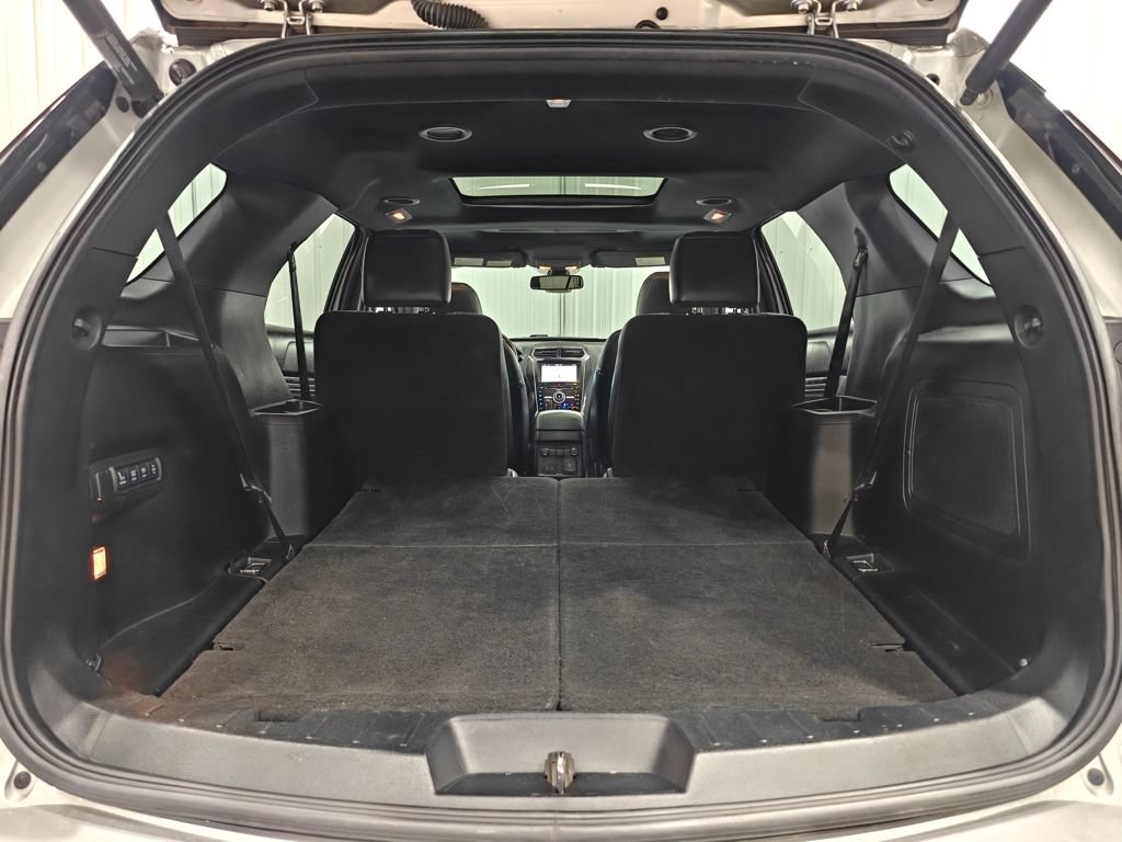 Used 2017 Ford Explorer Limited w/ Equipment Group 301A AWD/4WD image 39