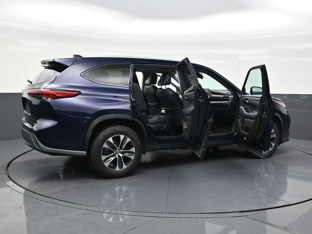 Used 2020 Toyota Highlander XLE image 27