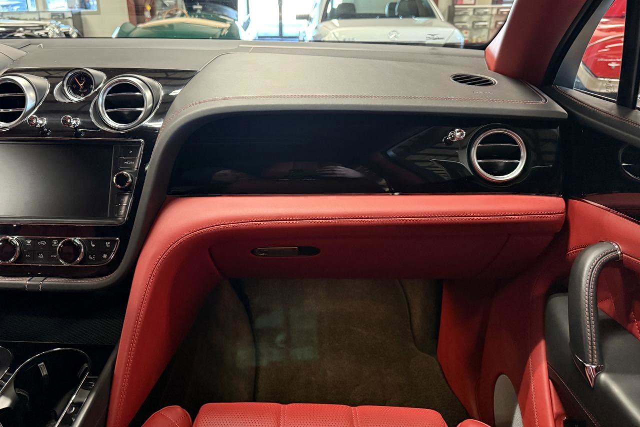 Used 2018 Bentley Bentayga image 99