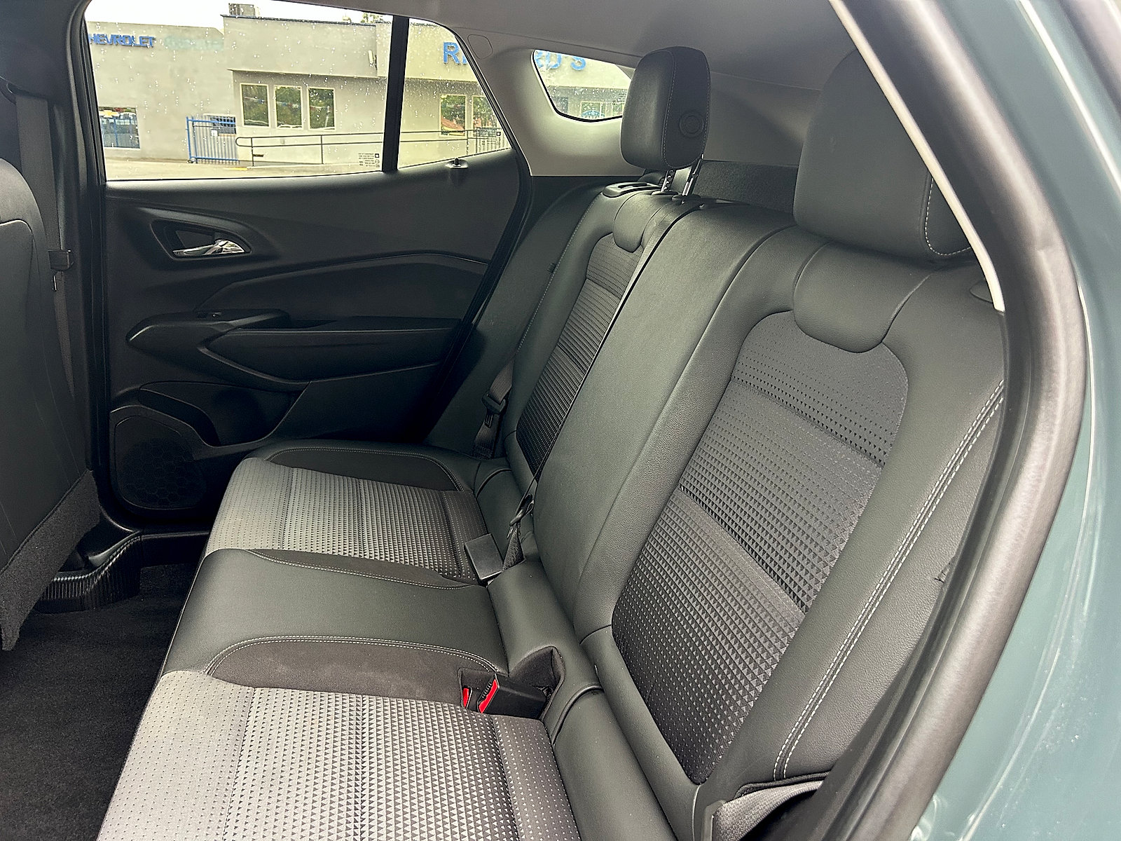 Used 2025 Chevrolet Trax LT FWD image 21