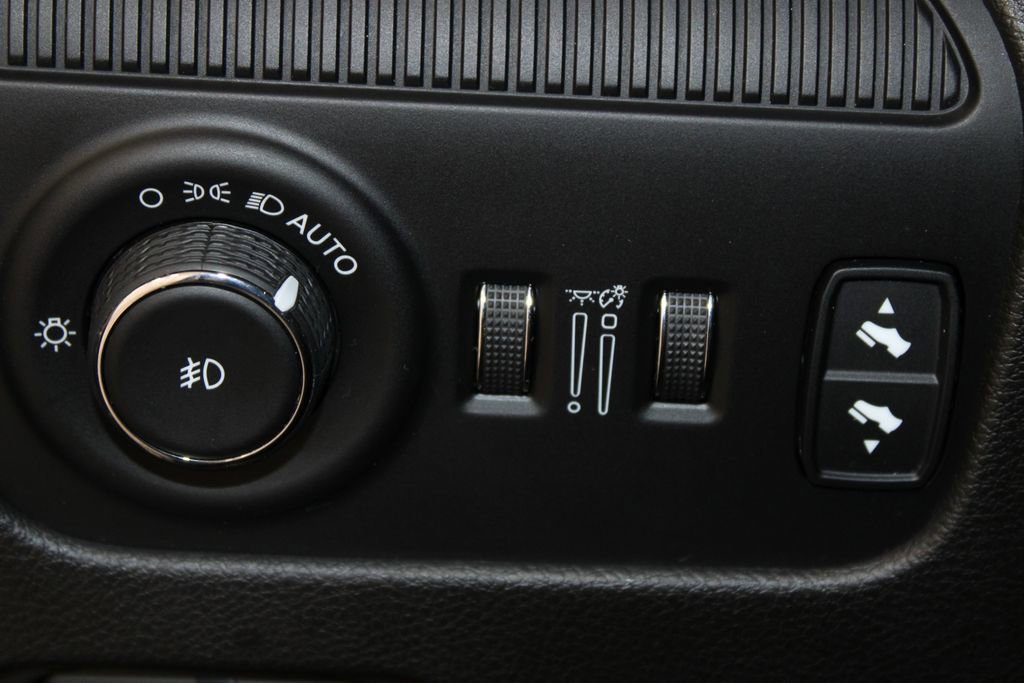 Used 2023 Jeep Wagoneer L Series III w/ Preferred Equipment Group image 53