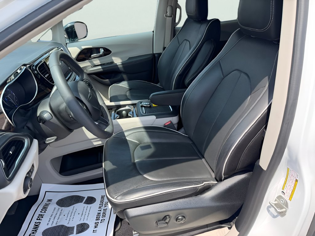 Used 2024 Chrysler Pacifica Limited FWD image 20