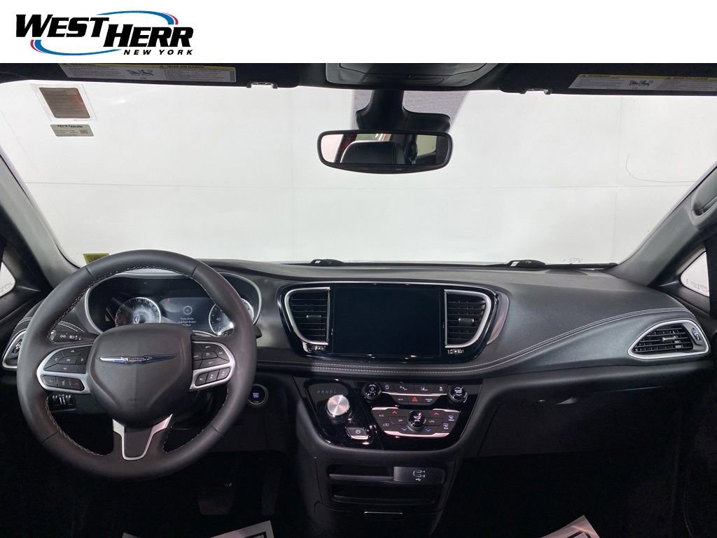 Used 2026 Chrysler Pacifica Select AWD/4WD image 16
