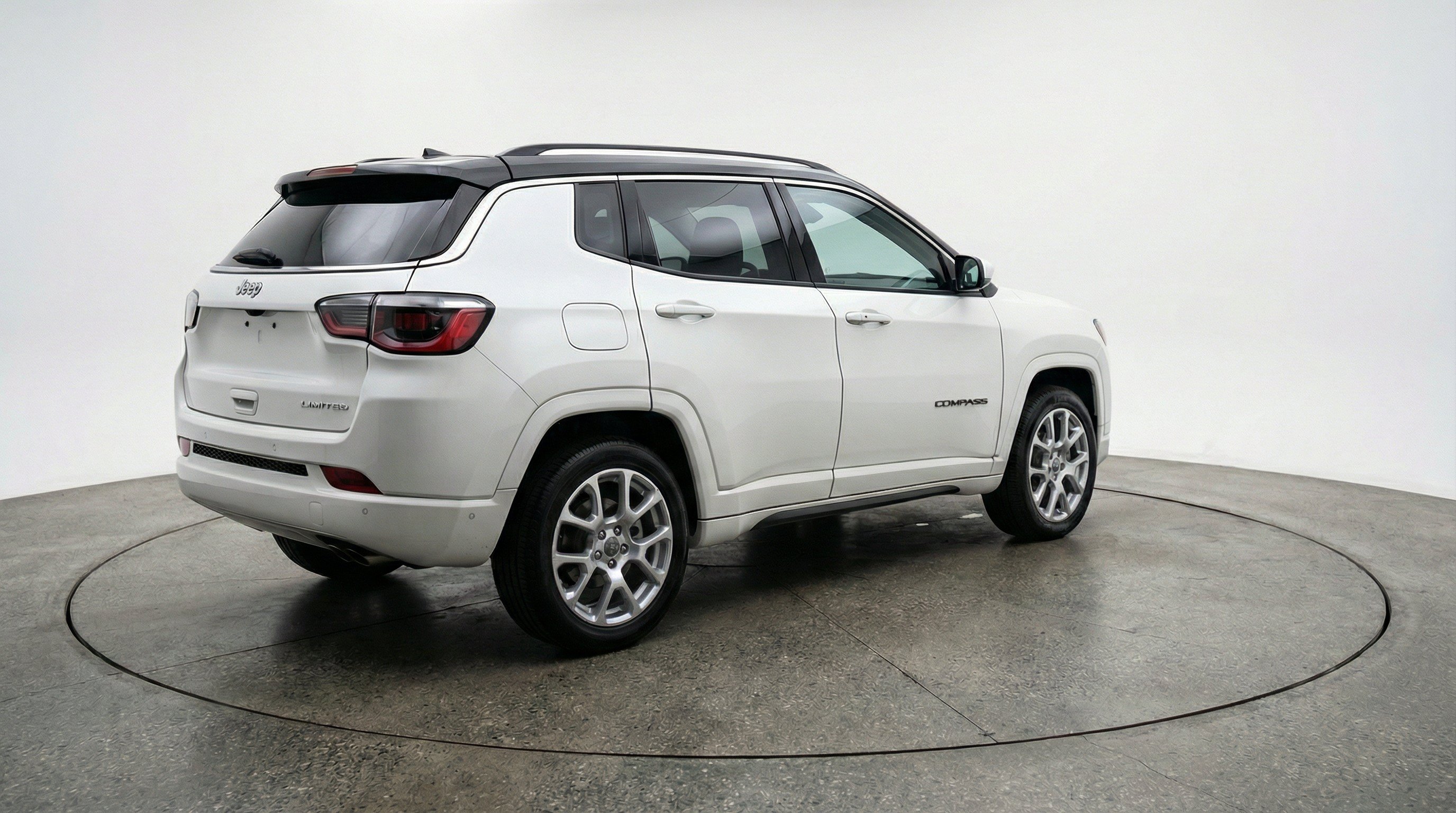 Used 2025 Jeep Compass Limited AWD/4WD image 9
