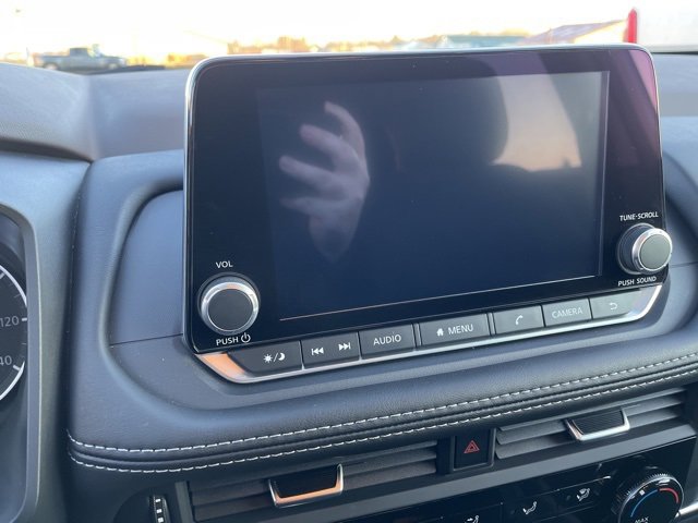 Used 2023 Nissan Rogue S image 18