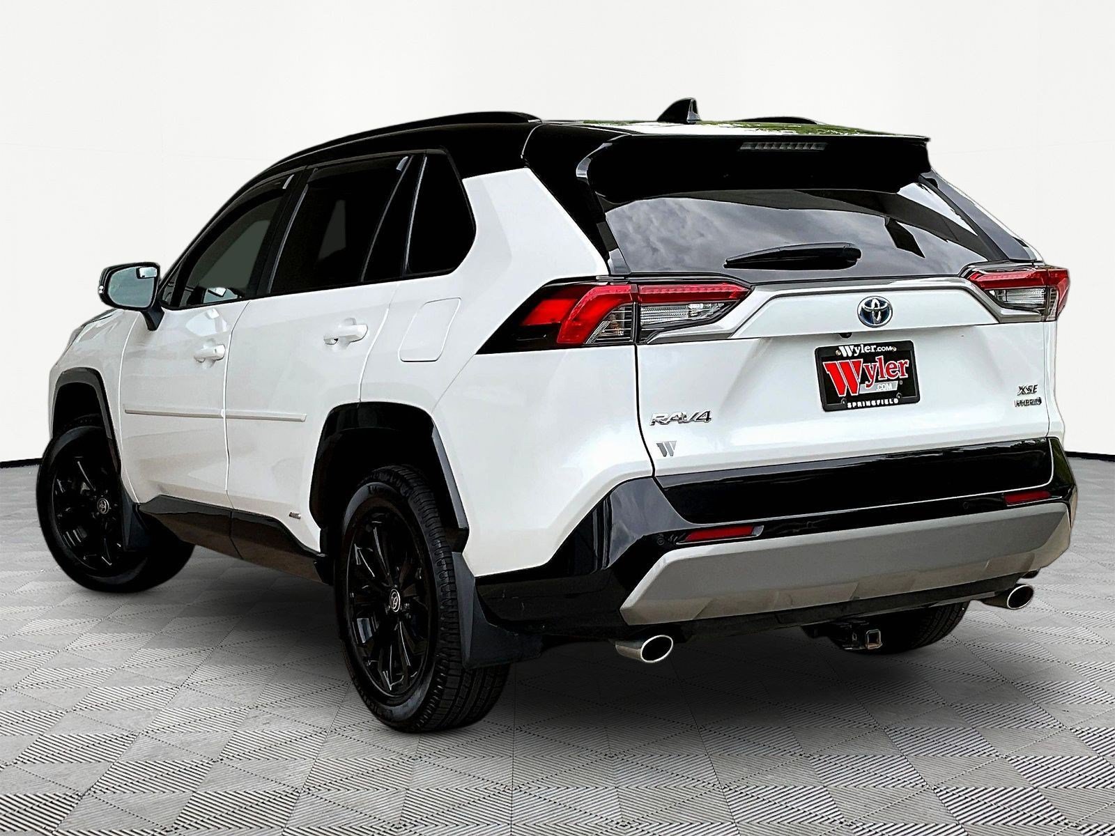 Used 2023 Toyota RAV4 XSE AWD/4WD image 4
