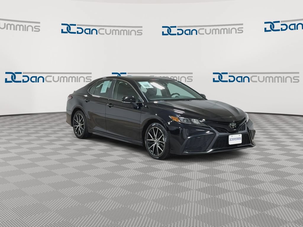 Used 2024 Toyota Camry SE FWD image 2
