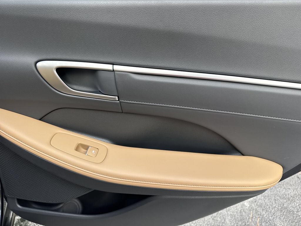 Used 2025 Hyundai Sonata Limited FWD image 16