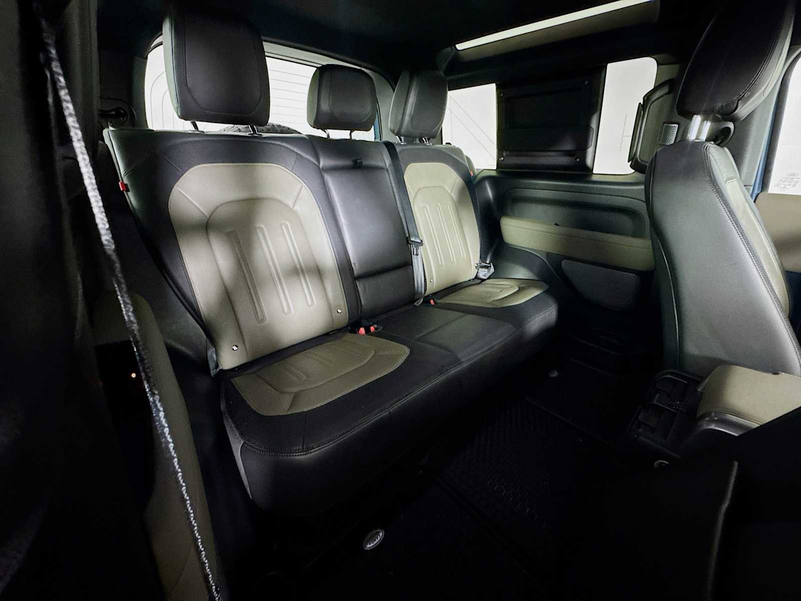 Used 2021 Land Rover Defender 90 X-Dynamic S image 23