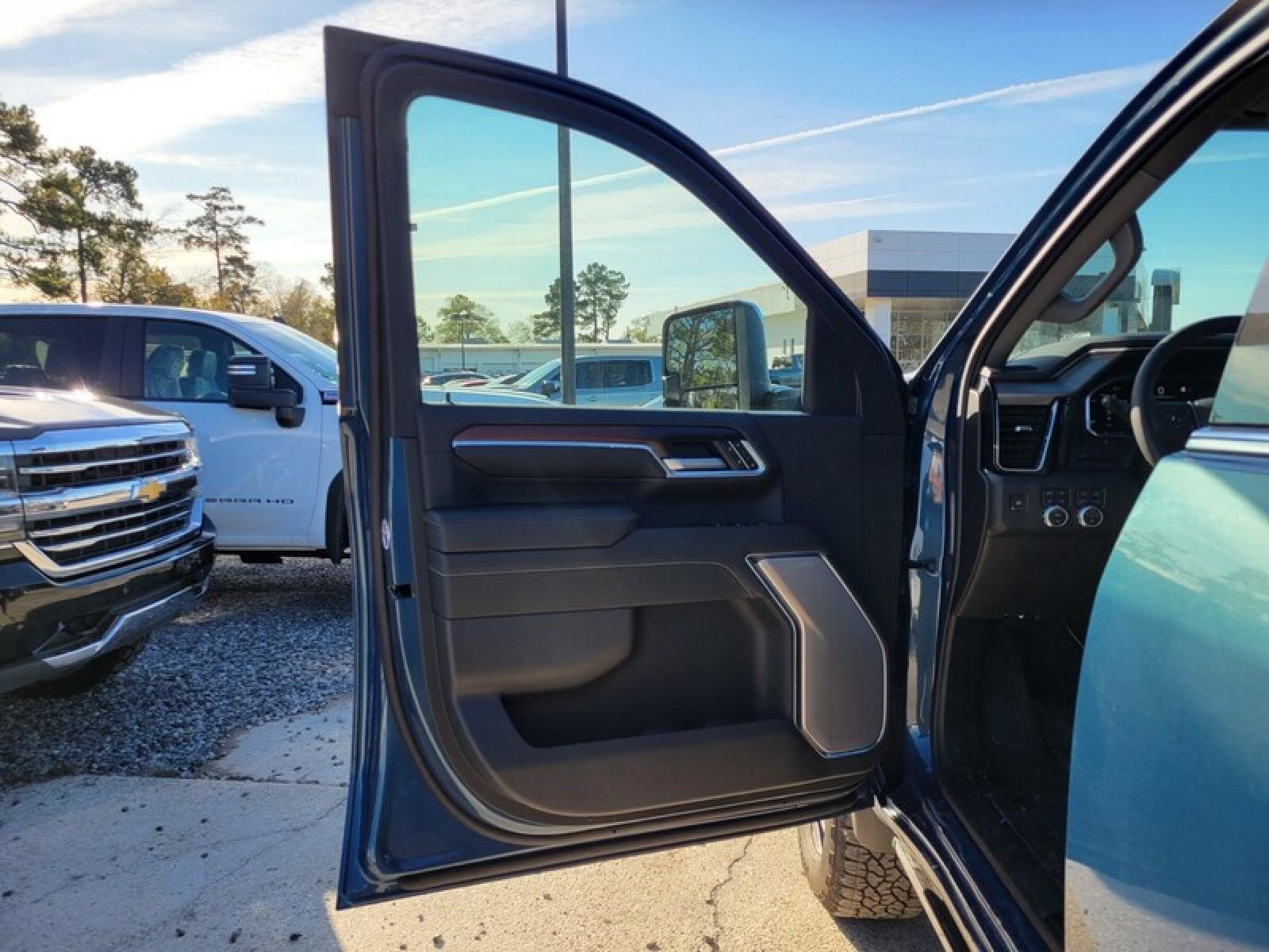 New 2026 GMC Sierra 2500 Denali w/ Denali Reserve Package image 11