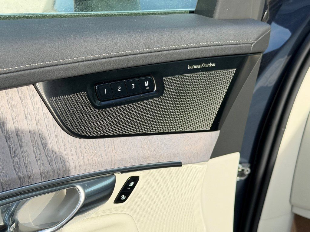 New 2026 Volvo XC90 B6 Ultra w/ Protection Package AWD/4WD image 18