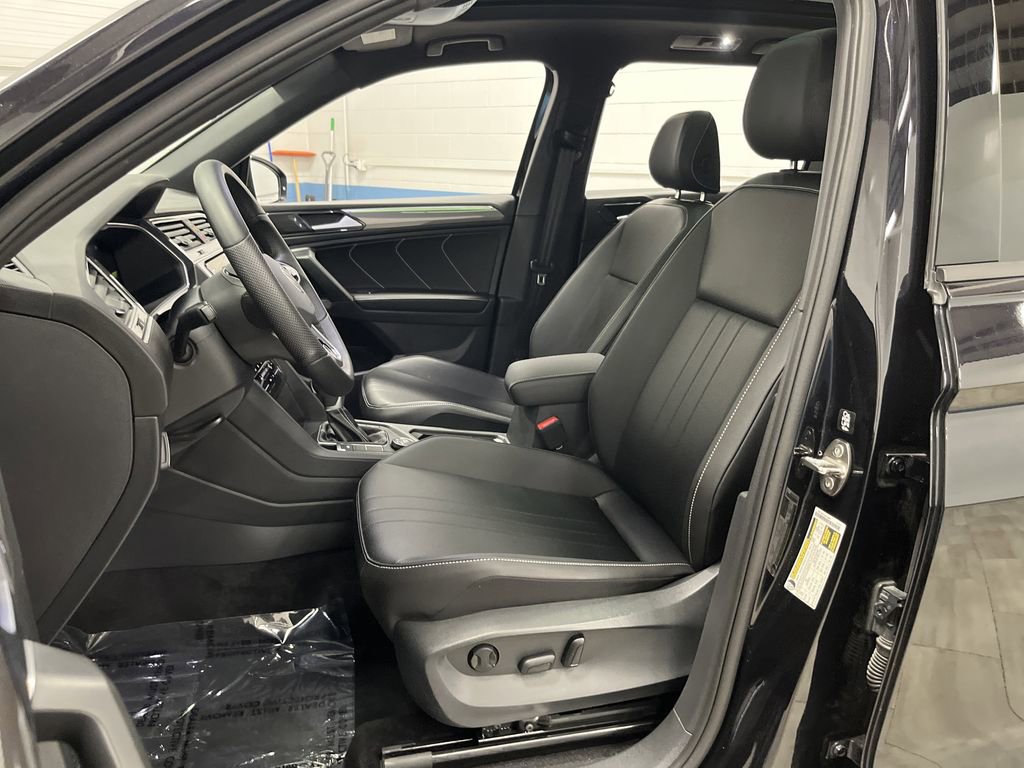 Used 2024 Volkswagen Tiguan SE R-Line image 4