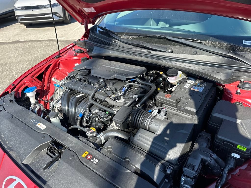 Used 2026 Hyundai Elantra SE FWD image 30