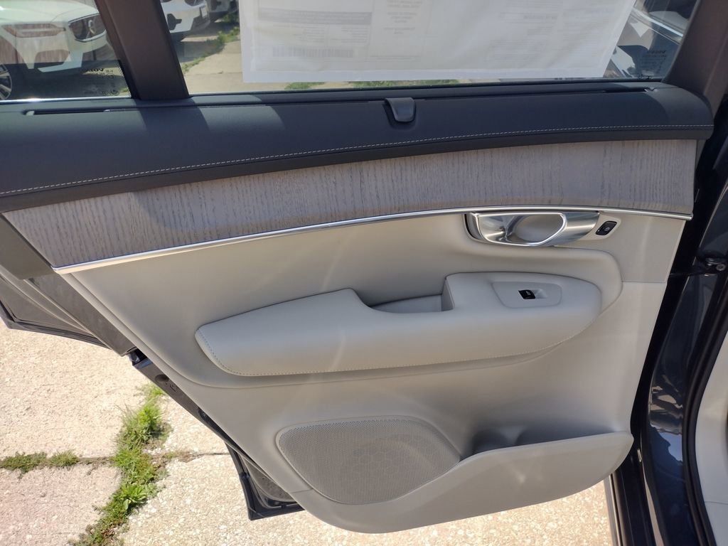 New 2026 Volvo XC90 B5 Ultra w/ Protection Package image 21