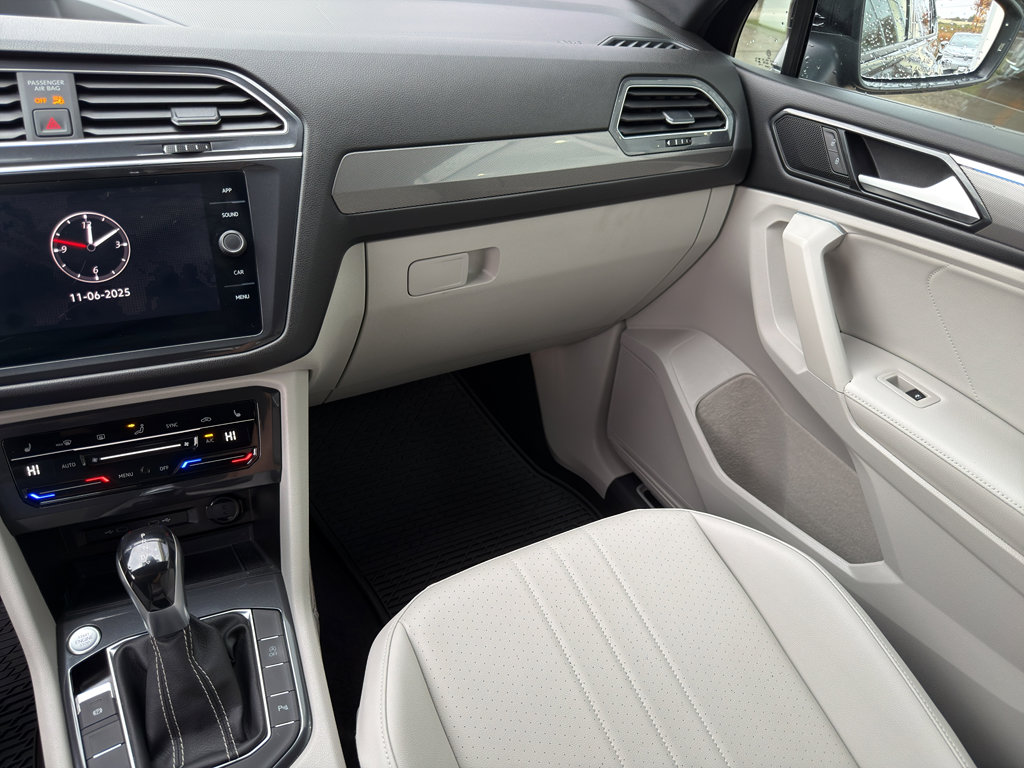 Used 2023 Volkswagen Tiguan SE R-Line image 21