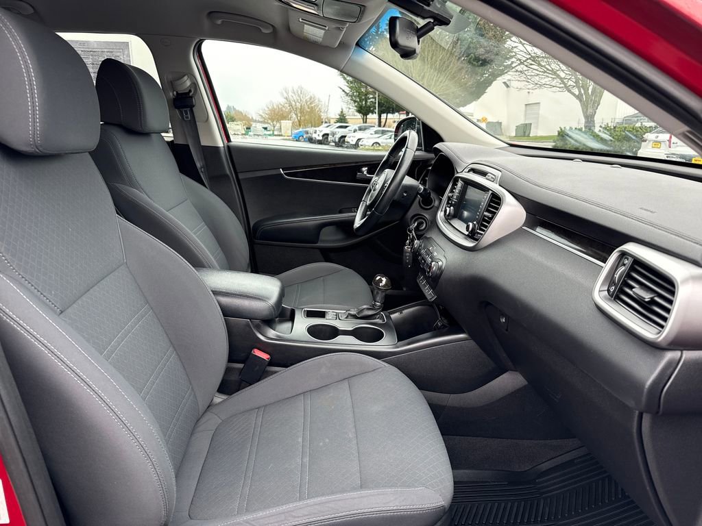 Used 2017 Kia Sorento LX w/ LX Convenience Package image 17