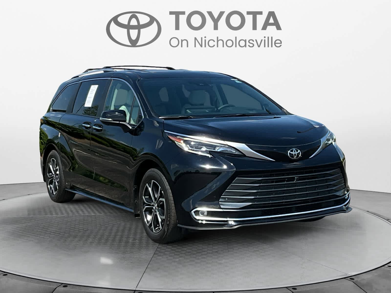 Used 2026 Toyota Sienna Platinum AWD/4WD image 8