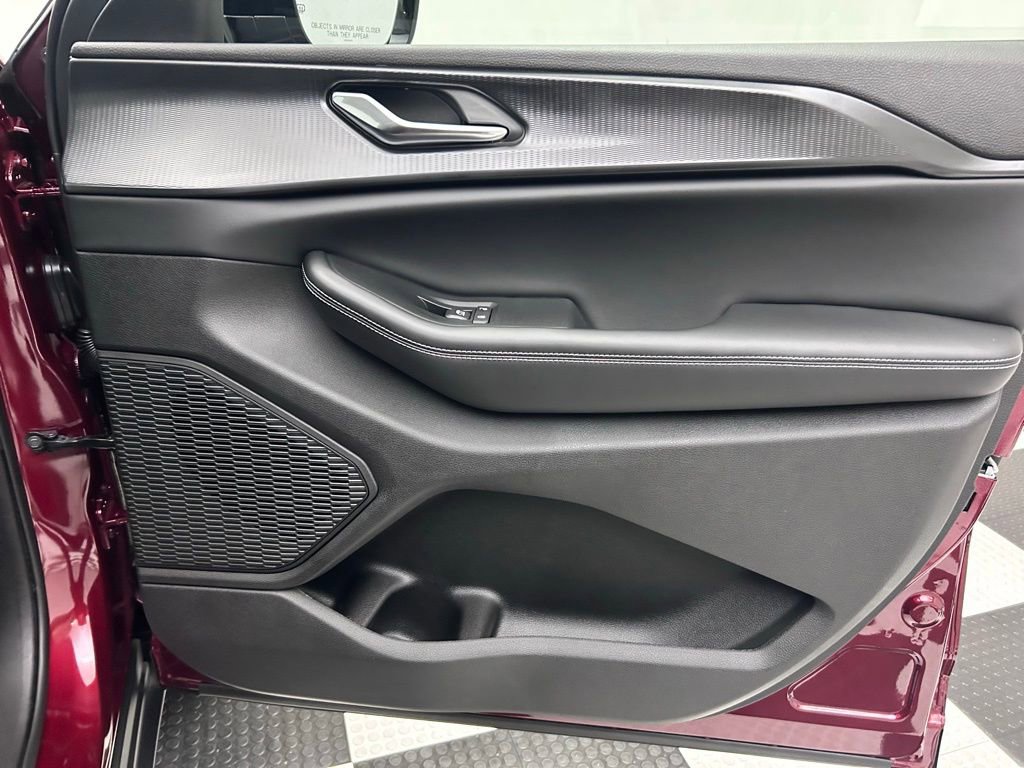 New 2025 Jeep Grand Cherokee Altitude image 16