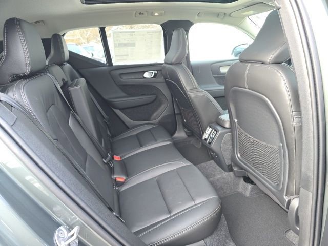 New 2026 Volvo XC40 B5 Core w/ Climate Package AWD/4WD image 15