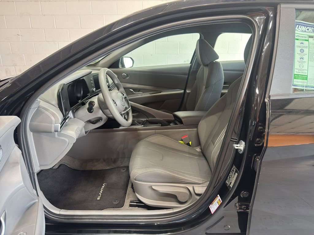 Used 2023 Hyundai Elantra SEL w/ Cargo Package image 13