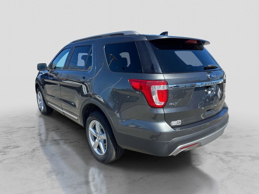 Used 2017 Ford Explorer XLT AWD/4WD image 3