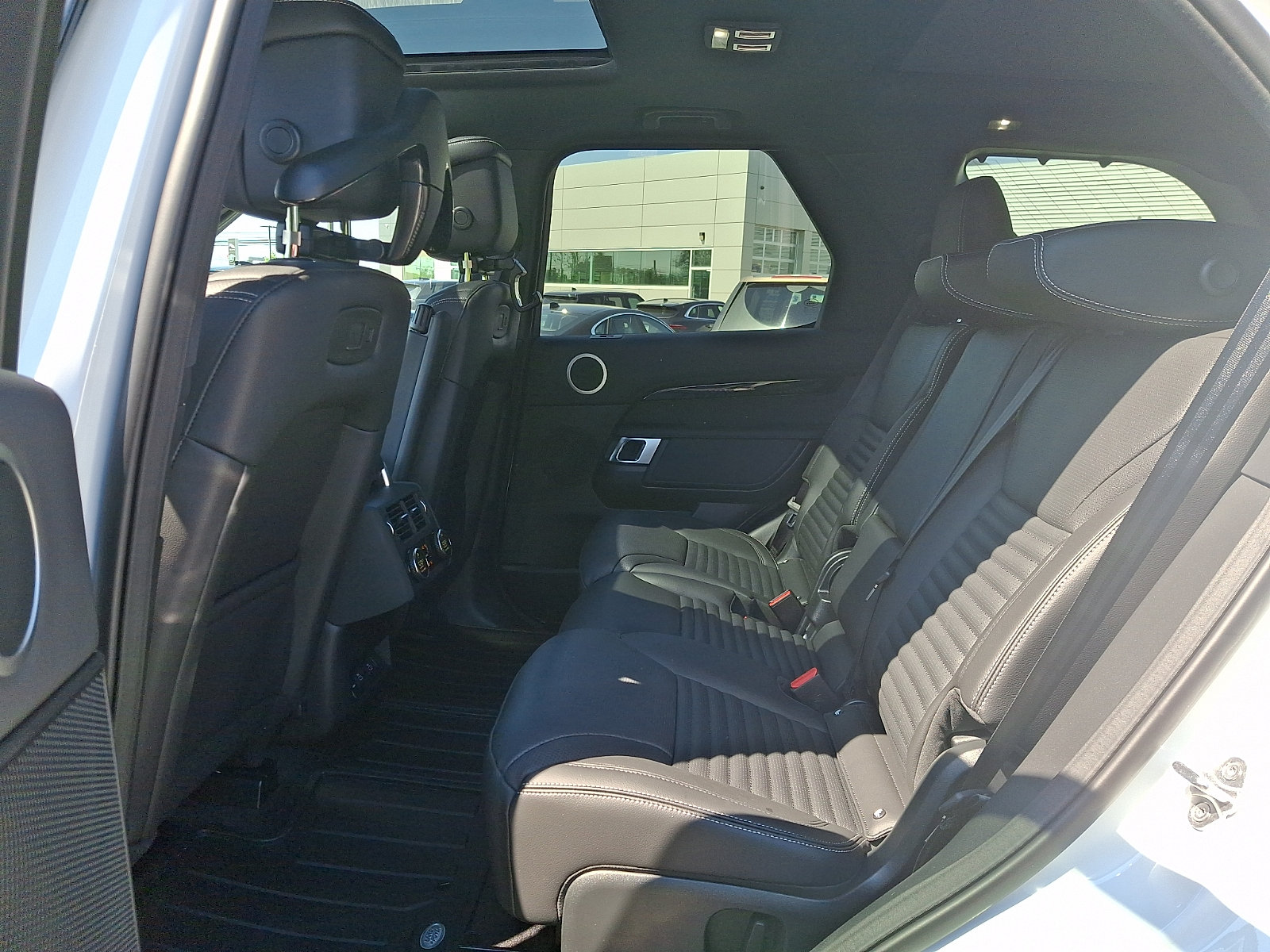 New 2026 Land Rover Discovery S AWD/4WD image 8