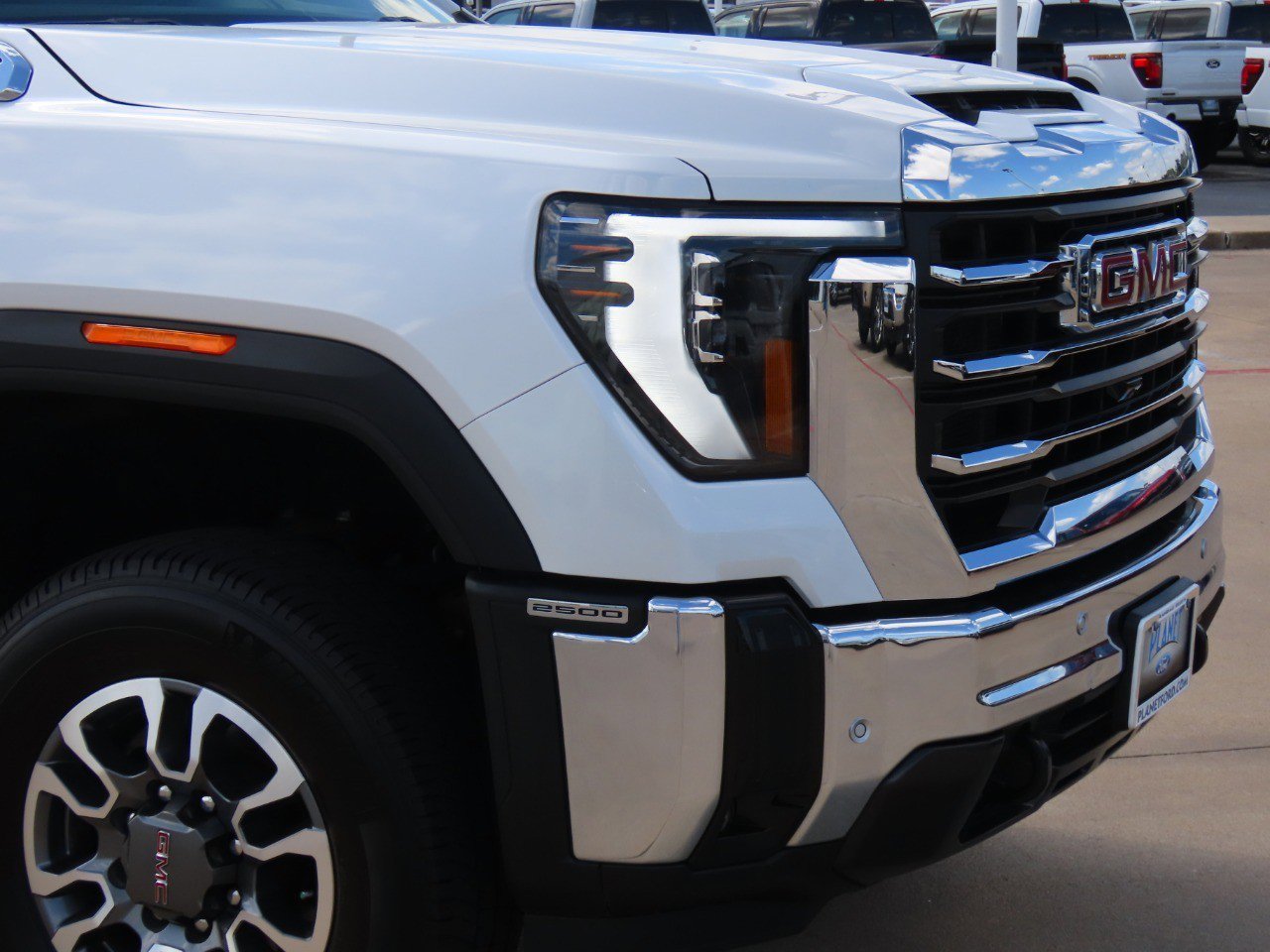 Used 2025 GMC Sierra 2500 SLT w/ SLT Convenience Package image 5