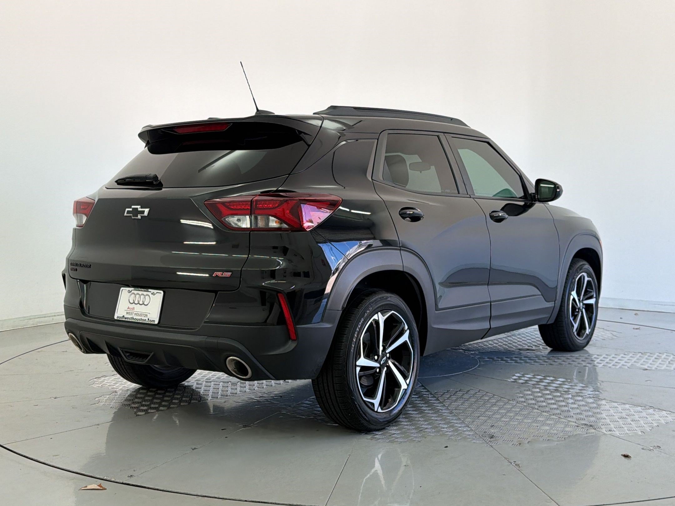 Used 2023 Chevrolet TrailBlazer RS AWD/4WD image 9