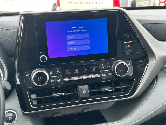 Certified 2025 Toyota Highlander XLE FWD image 22