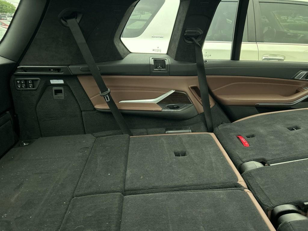 Used 2021 BMW X7 xDrive40i w/ M Sport Package AWD/4WD image 6