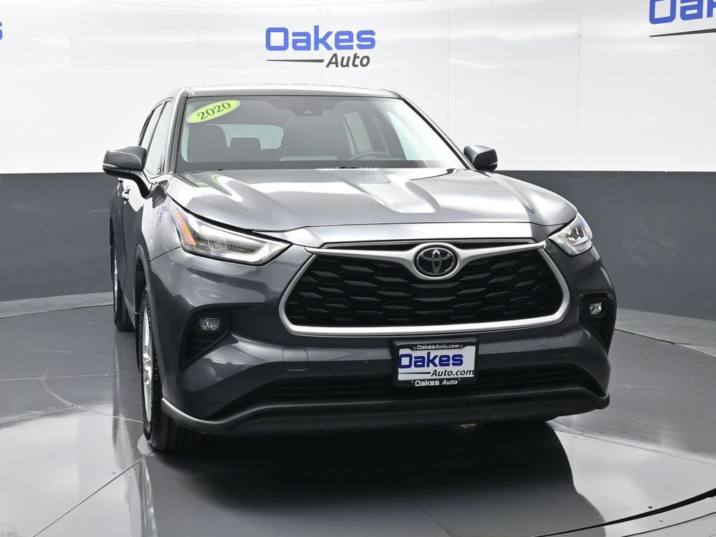 Used 2020 Toyota Highlander LE image 3