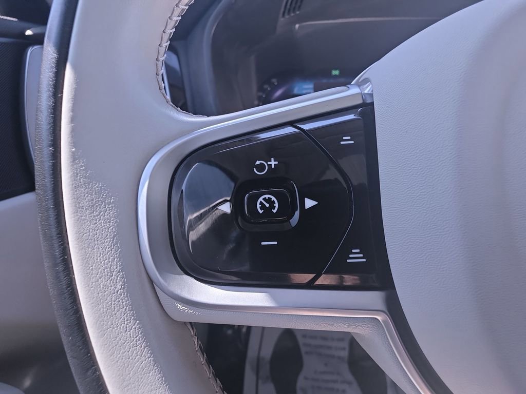 Used 2023 Volvo XC60 B5 Core w/ Climate Package image 17