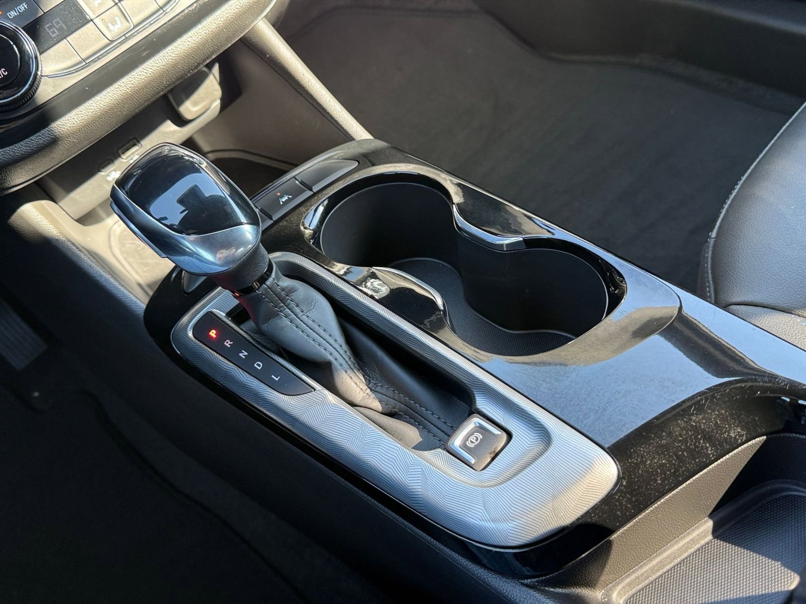 Used 2025 Buick Envista Sport Touring image 41