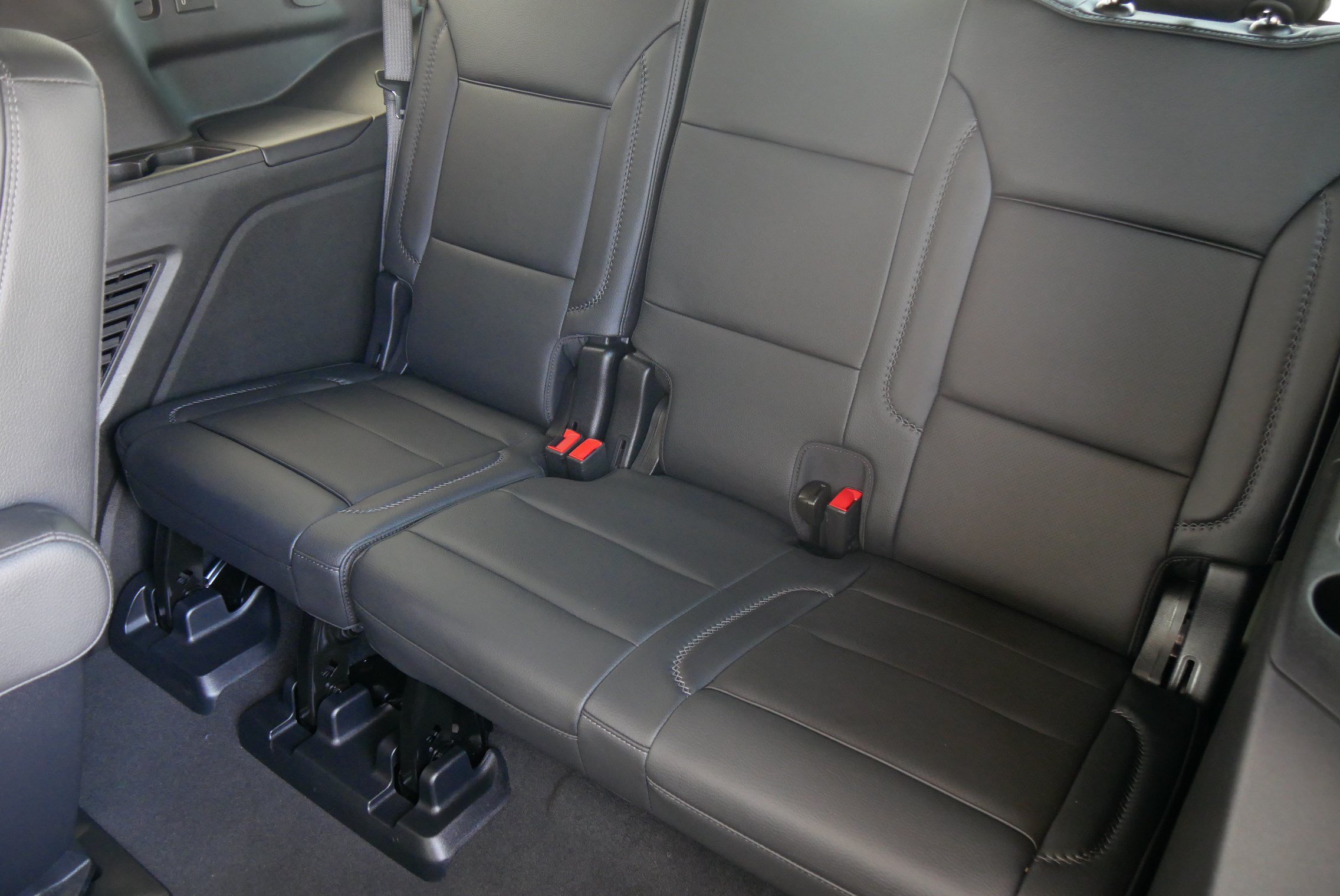 Used 2025 GMC Yukon Denali w/ Sun & Power Step Package AWD/4WD image 14