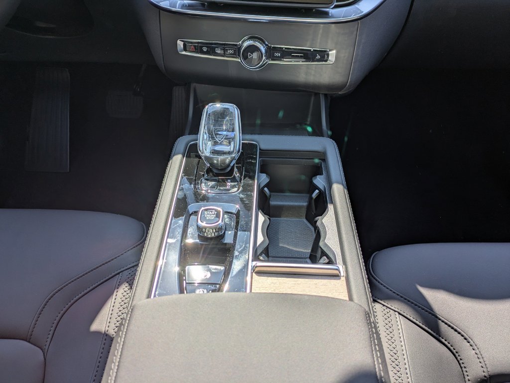New 2026 Volvo XC90 B6 Plus w/ Protection Package Premier AWD/4WD image 18