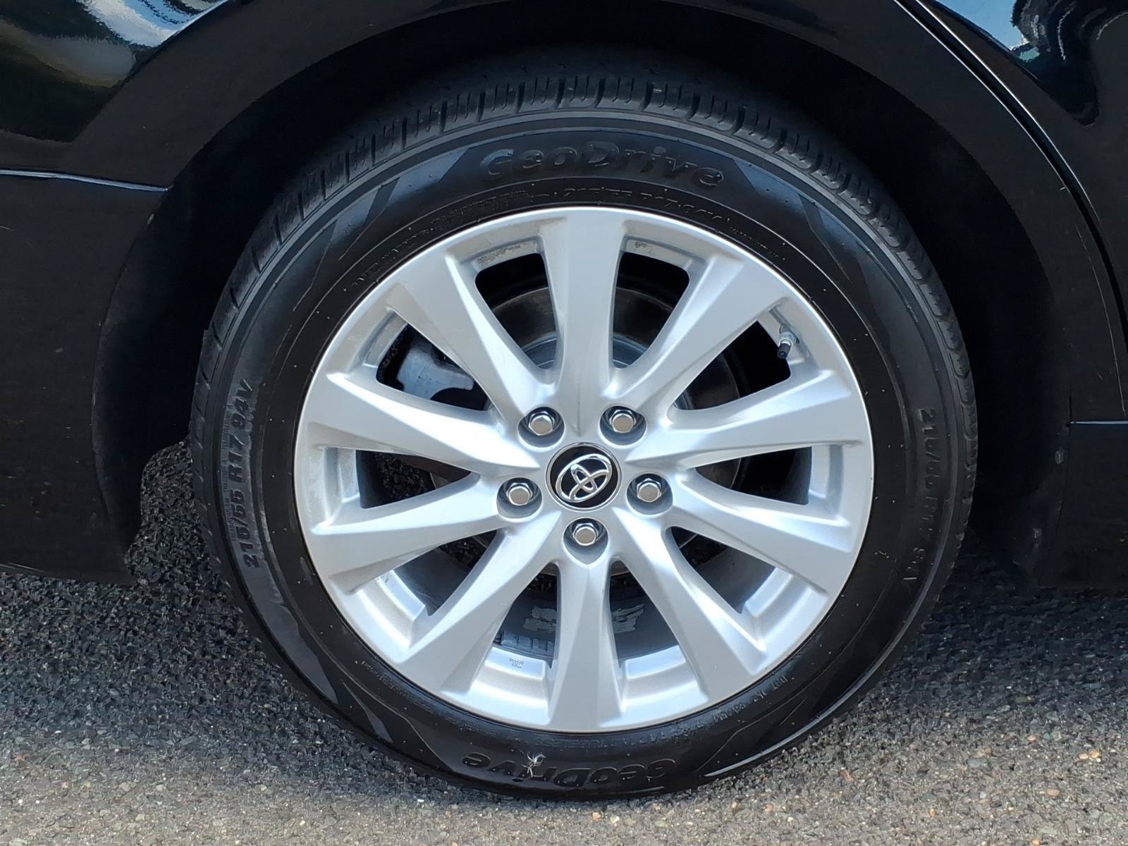 Used 2019 Toyota Camry LE FWD image 7