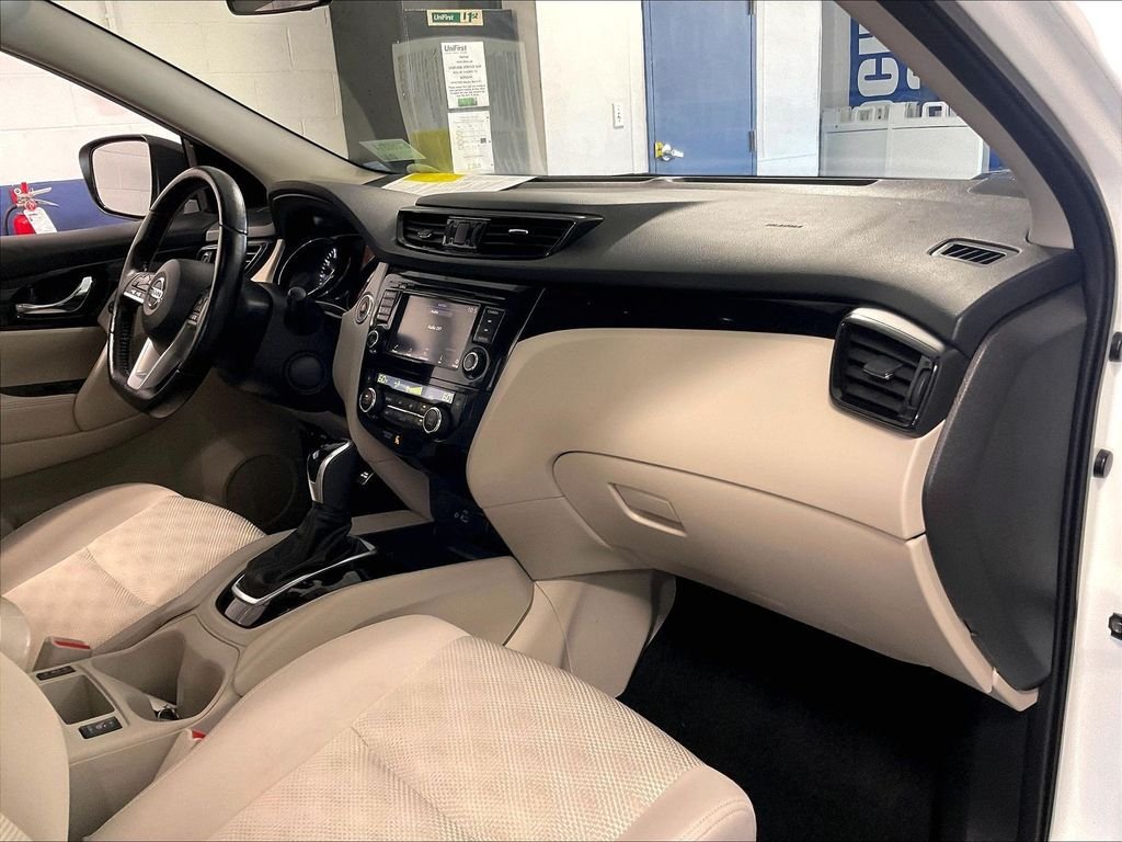 Used 2022 Nissan Rogue Sport SV AWD/4WD image 14