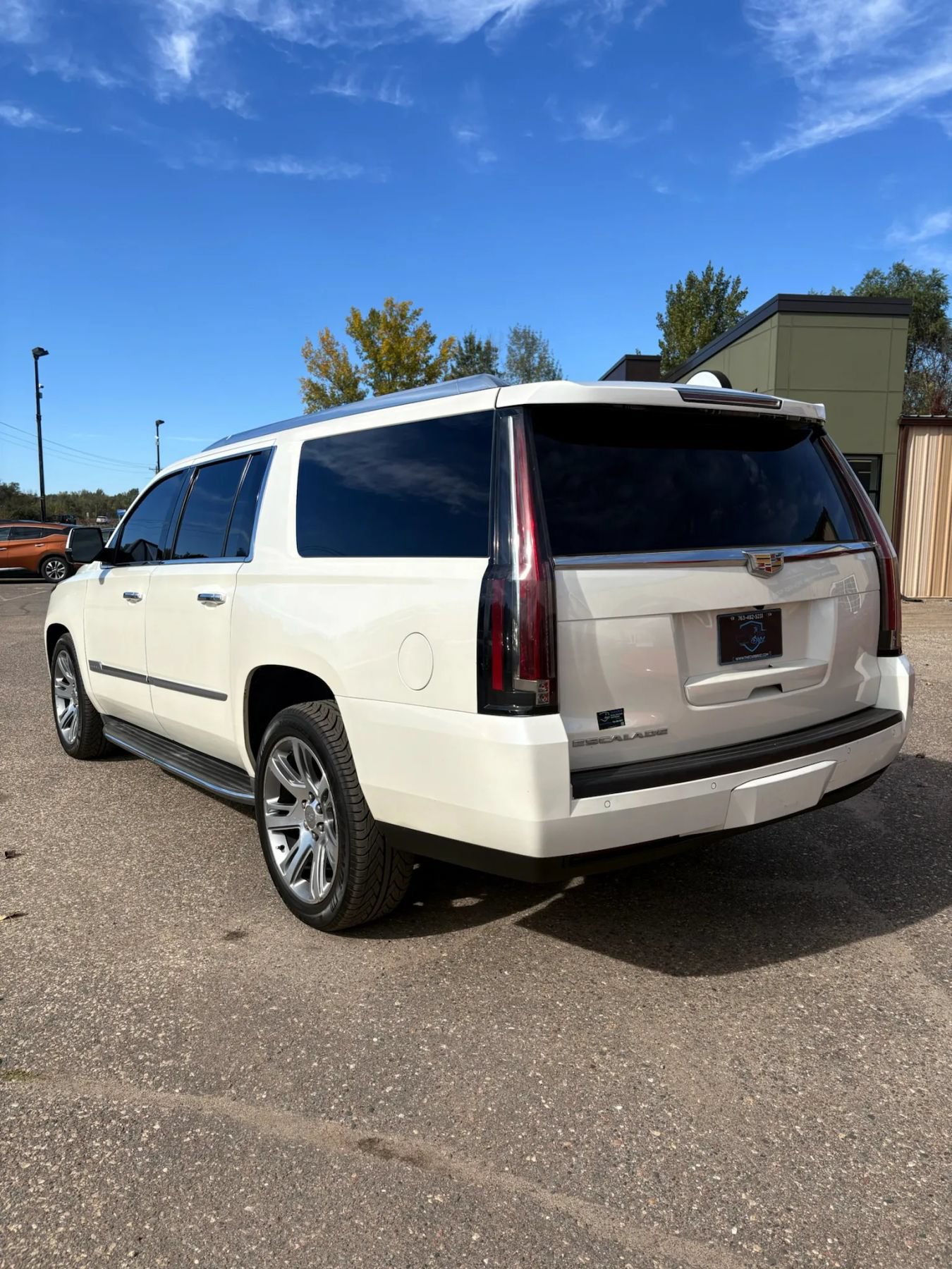 Used 2015 Cadillac Escalade ESV Luxury AWD/4WD image 7